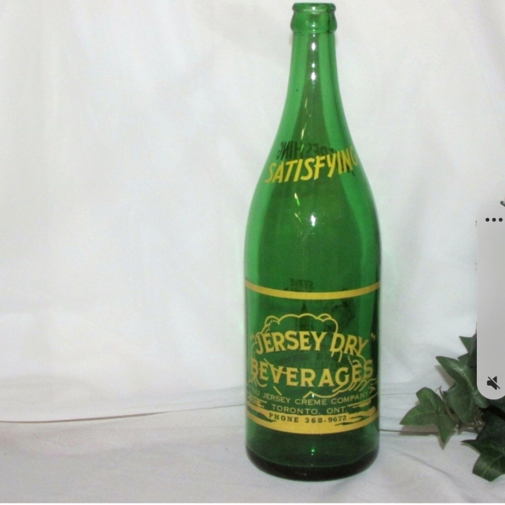 Vintage Jersey Dry Beverages Soda Bottle NU JERSEY CREME Toronto Canada 30 oz #3